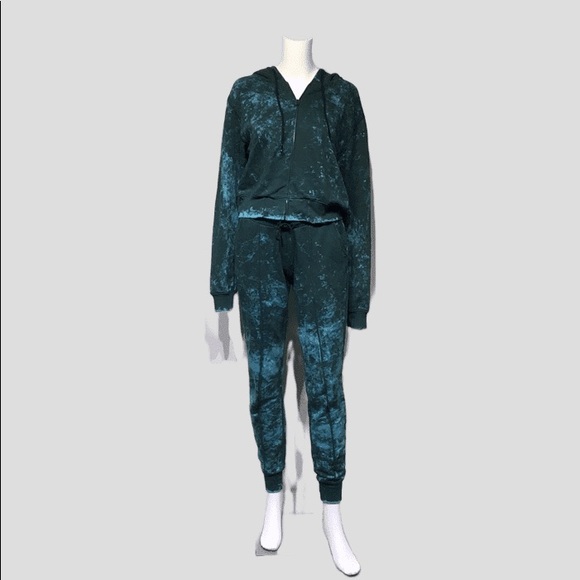 green tie dye sweatsuit